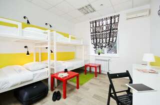Гостиница Maxi House Hostel Ростов-на-Дону Кровать в 4-местном общем женском номере-1