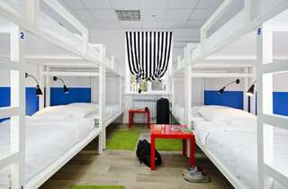 Гостиница Maxi House Hostel Ростов-на-Дону Кровать в 8-местном общем мужском номере-1