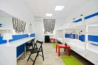 Гостиница Maxi House Hostel Ростов-на-Дону Кровать в 4-местном общем женском номере-1