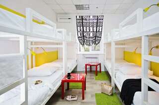 Гостиница Maxi House Hostel Ростов-на-Дону Кровать в 8-местном общем женском номере-1