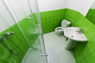 Гостиница Maxi House Hostel Ростов-на-Дону Кровать в 4-местном общем женском номере-6